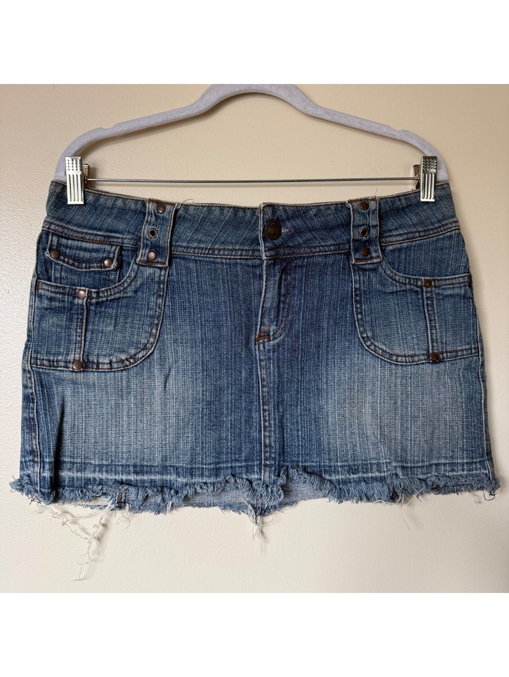 Rue 21 Y2K Denim Mini Skirt Frayed Hem Stretch Jean Skirt Size 9/10 (36”)